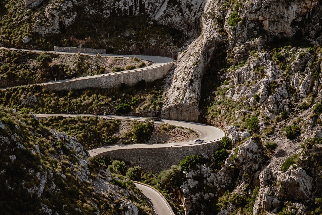 Contra mão ou contramão? Aprenda a forma correta de escrever
