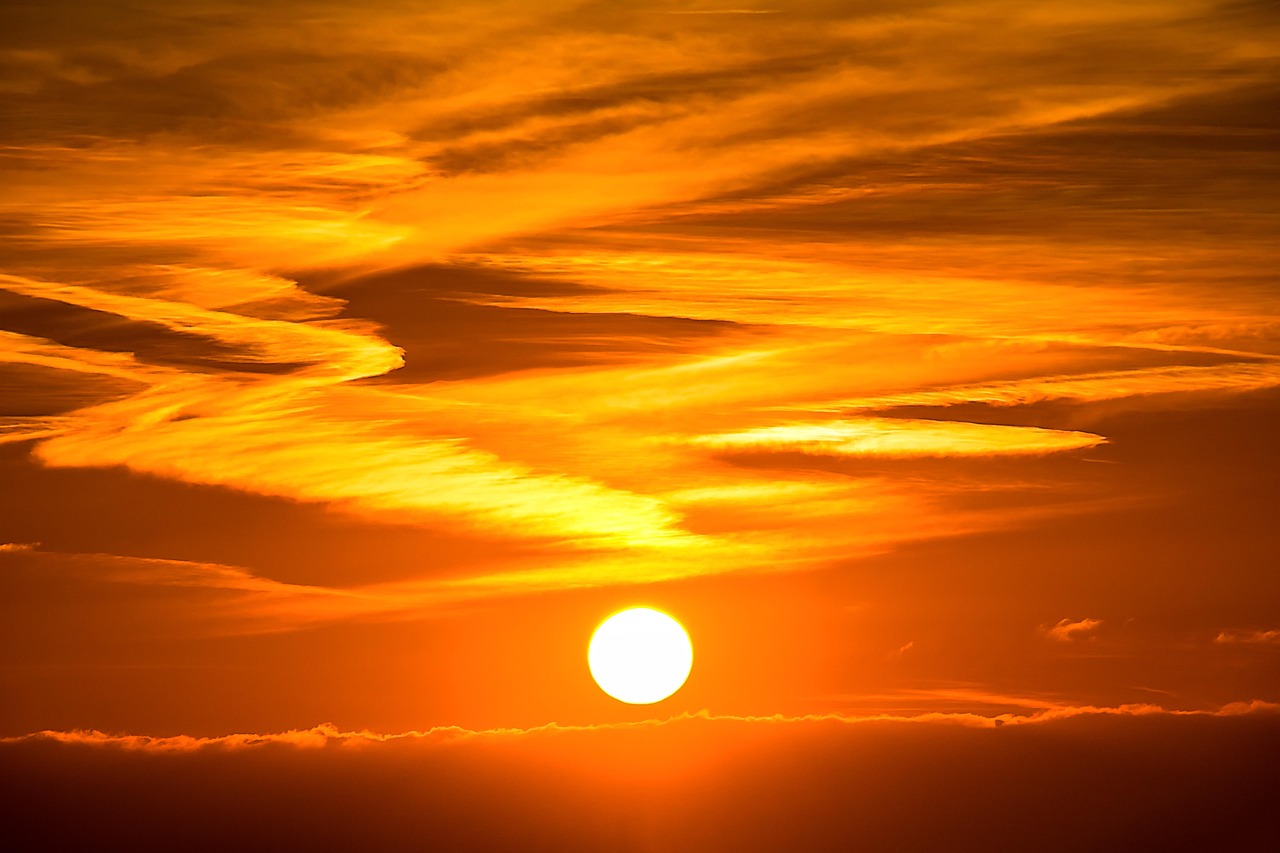 Qual o plural de sol? Entenda a exceção e saiba quando usar