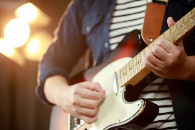 Curso de Guitarra: Duração, Benefícios e Custo