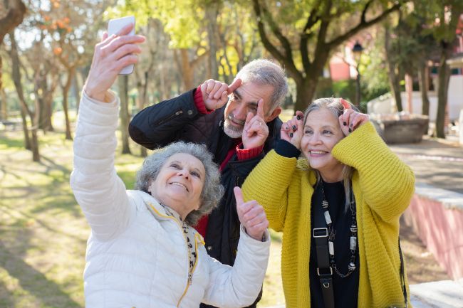 Os Benefícios das Atividades Recreativas em Casas de Repouso