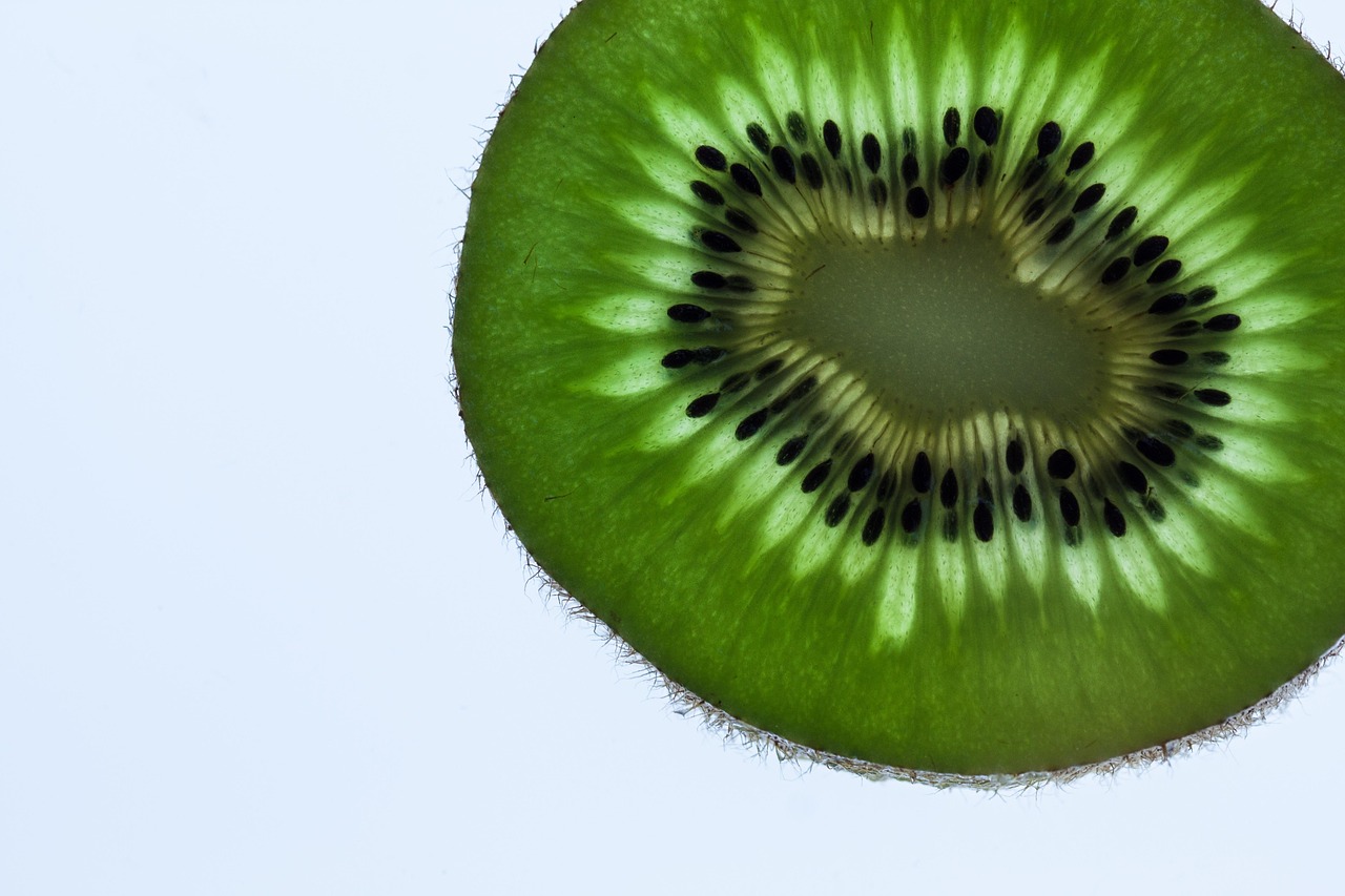 Quiuí: O que é, como se escreve e curiosidades sobre a fruta