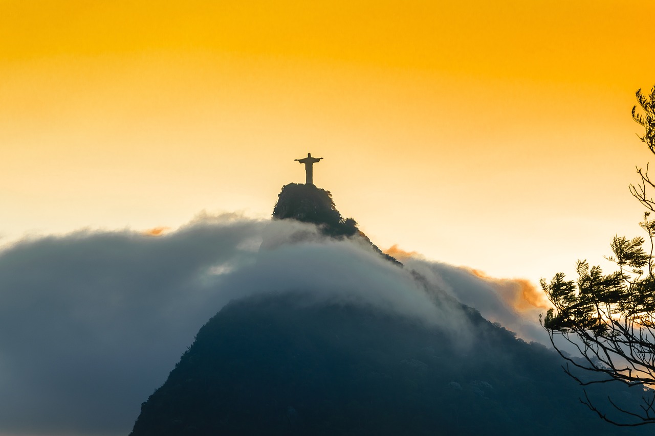 Santo Antônio Casamenteiro: Tradições e Oração para Namorados