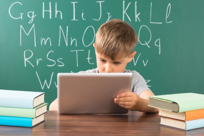 ELEMENTOS ESSENCIAIS PARA UMA SALA DE AULA INFANTIL MODERNA: O QUE NÃO PODE FALTAR?